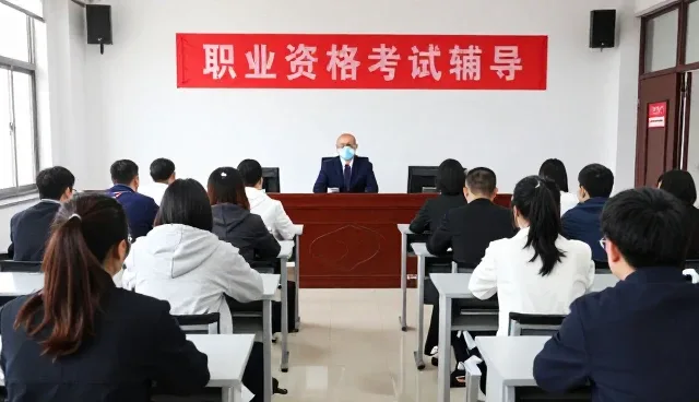 企业素质拓展课程如何应对教务管理的新趋势